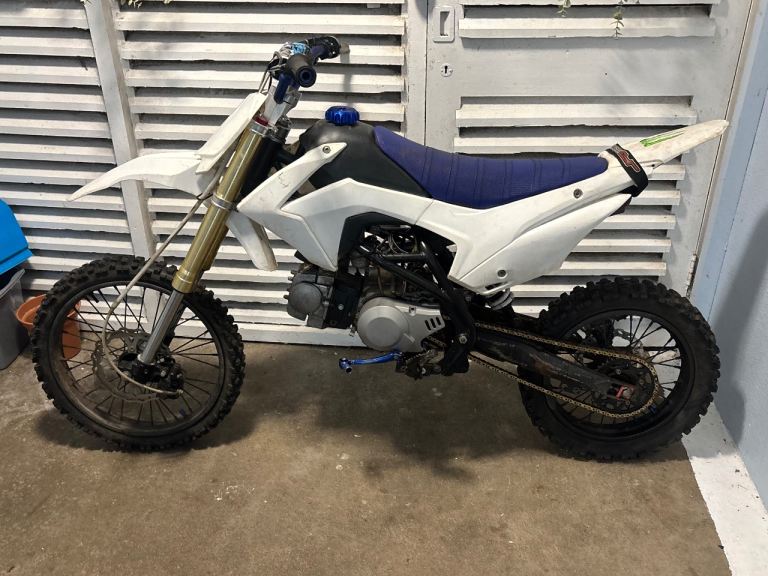 125R pit bike, fitted with a Lifan 154FMI engine