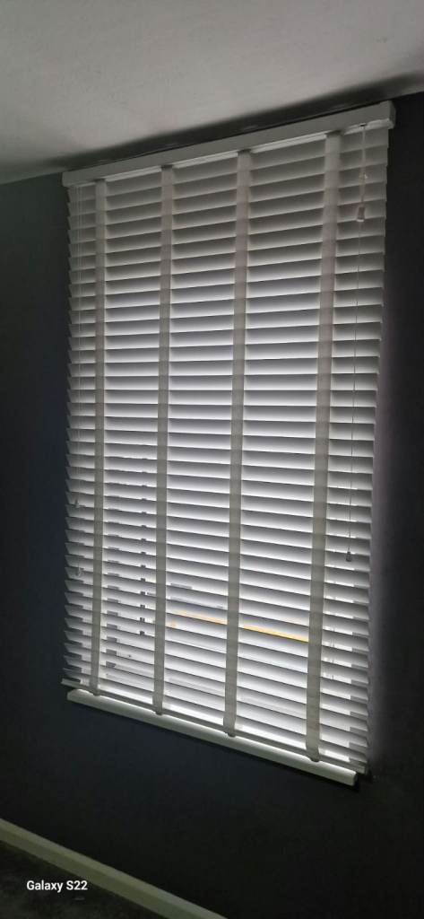 White Wooden Venetian Blinds - As Good As New