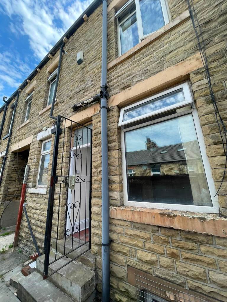 2 Bedroom Back-to-Back Terrace House To Let – BD3 Area