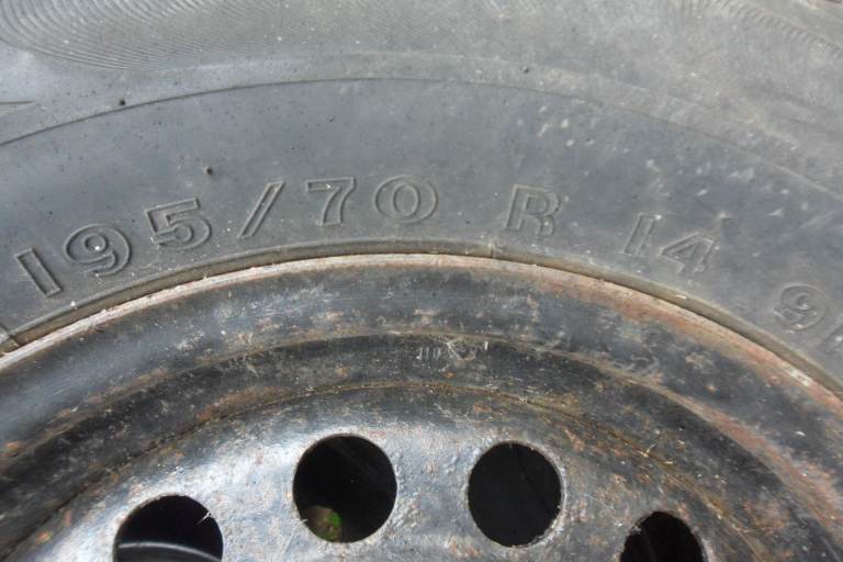  CARAVAN 2 NEW  firestone wheels and NEWtyres , unused 195/70 14 , matching pair .  