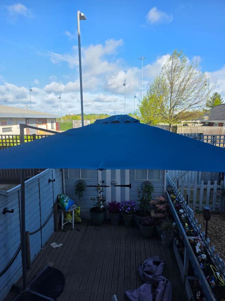 BQ Blue Garden Parasol 