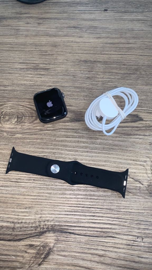 Apple Watch SE (2020) 44mm(GPS + Cell) 32GB unlocked to any network 