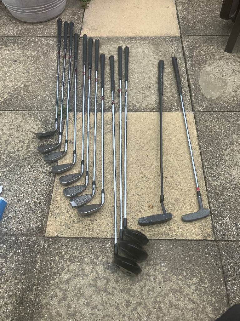 A SET OF MISUBUSHI TOUR TECT 11 GOLF CLUBS