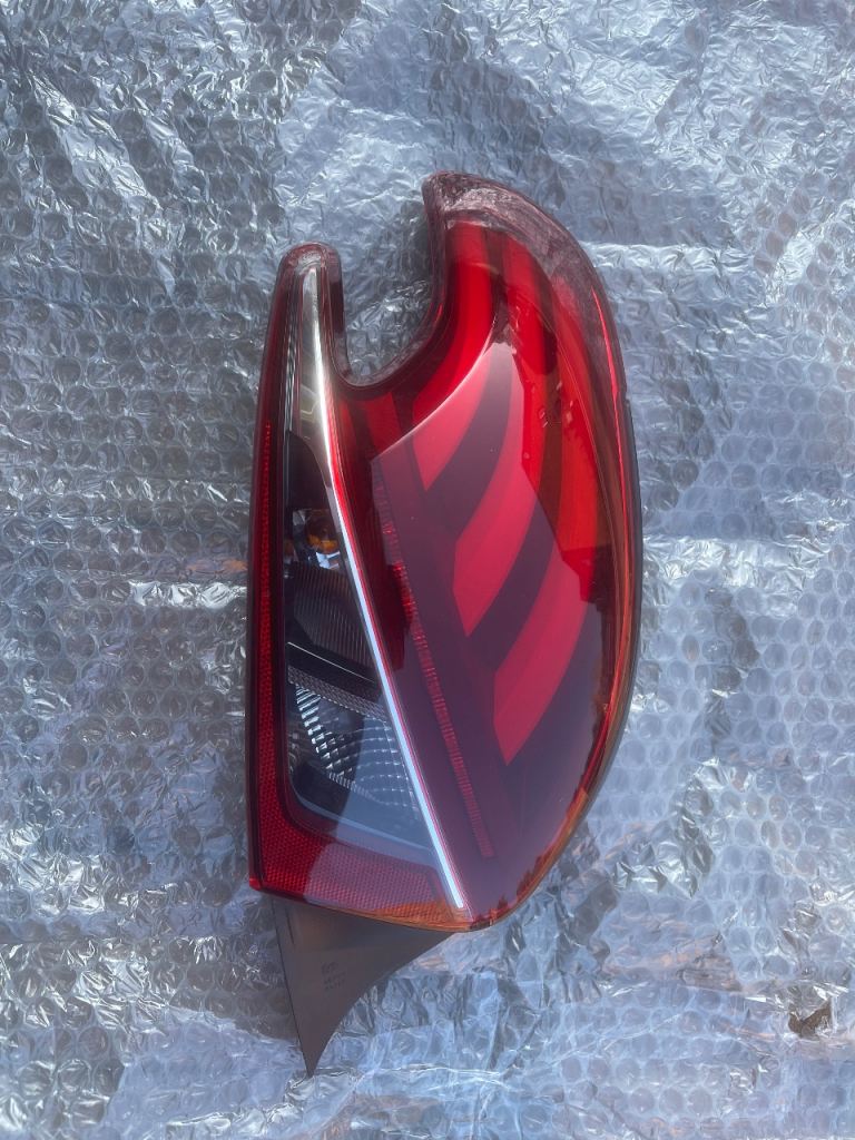 Peugeot 208 rear nearside headlight