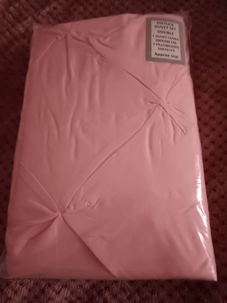 Double pink pintuck duvet brand new