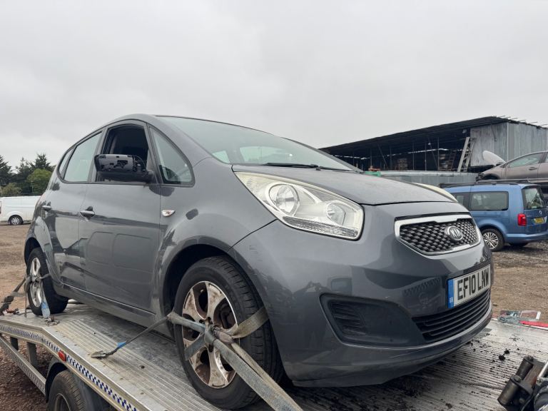 Kia VENGA 1.6 petrol auto 2010 grey BREAKING FOR PARTS 