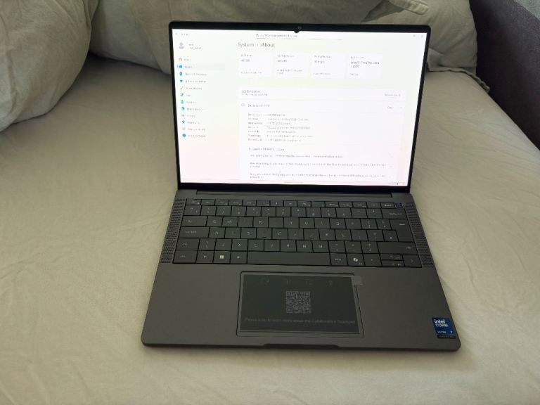 BOUGHT SEP 2025,VERY SMALL BLACK DOT ON TOP SCREEN(SEE PIC) DELL PRO 14 PREMIUM LAPTOP,ULTRA 7,32GB 