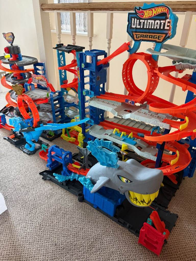 Hot Wheels Building Bundle - Great Condition.  Combined RRP £285 - for Sale £75