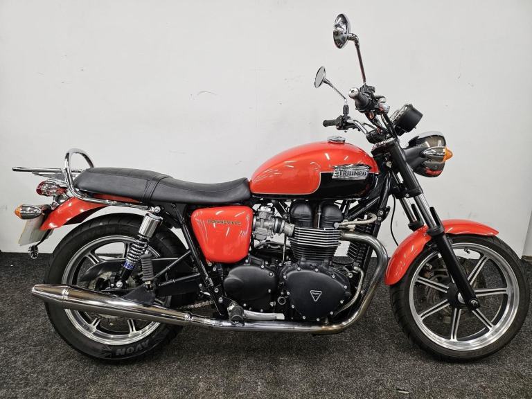TRIUMPH BONNEVILLE 865 ** LOW MILEAGE - HAGON SHOCKS - 12 MONTH MOT **