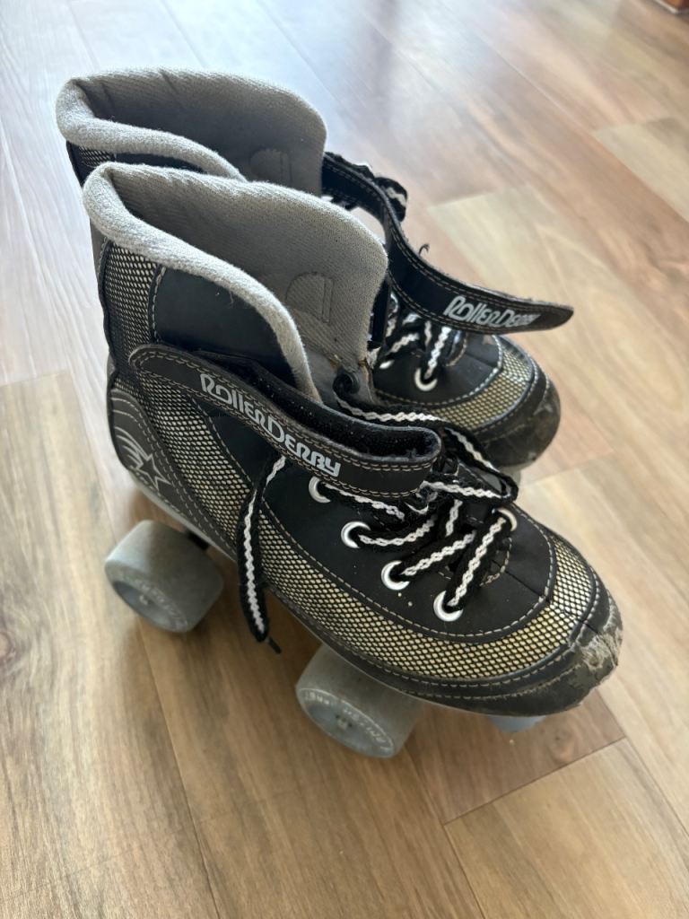 Kids black Roller-skates - size UK 2