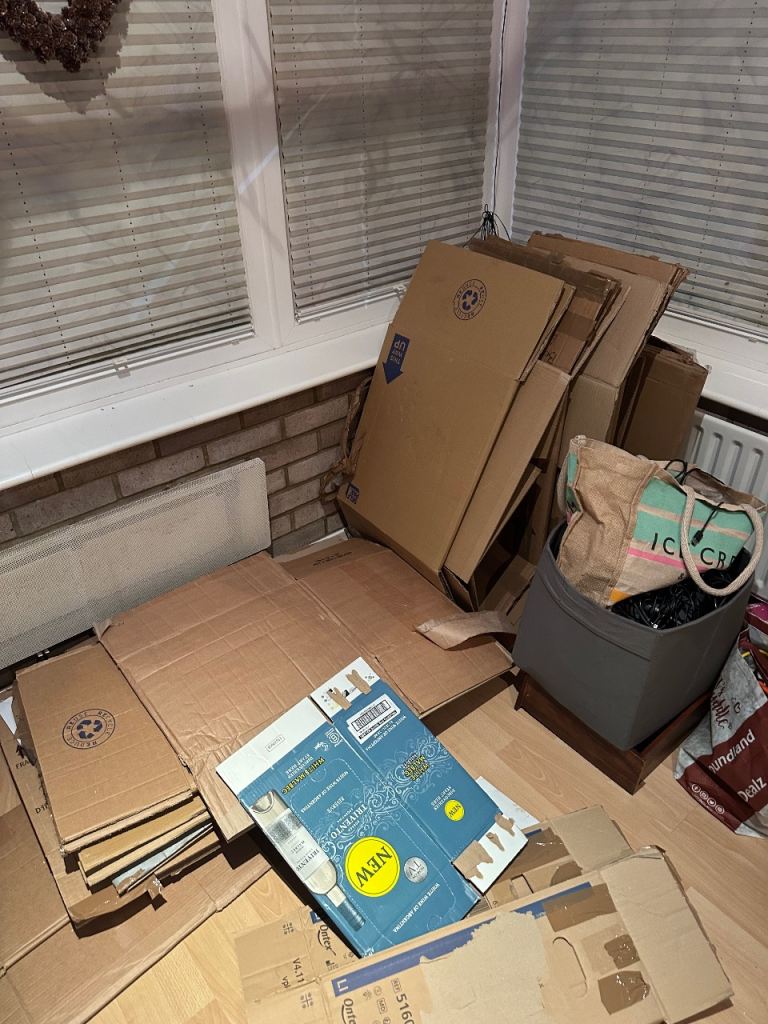 Lots off different size moving boxes 