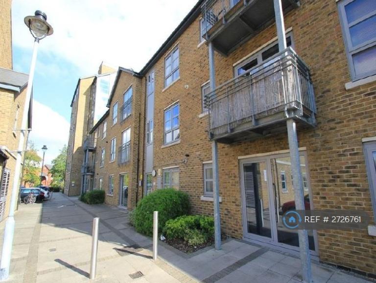1 bedroom flat in Sheepen Place, Colchester, CO3 (1 bed) (#2726761)
