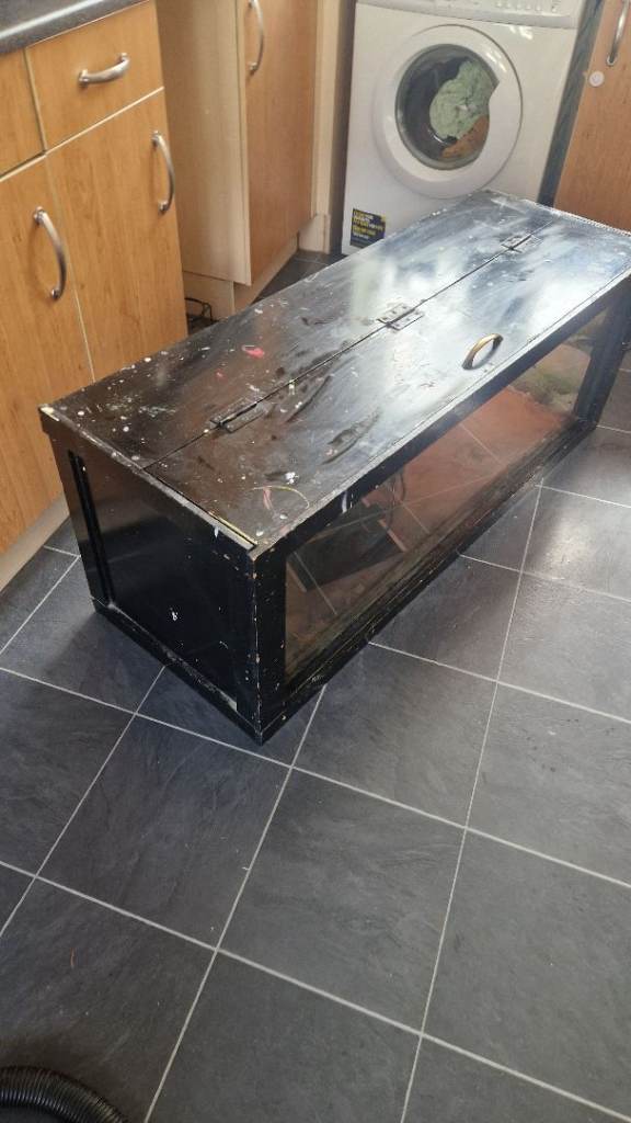 Large reptile tank