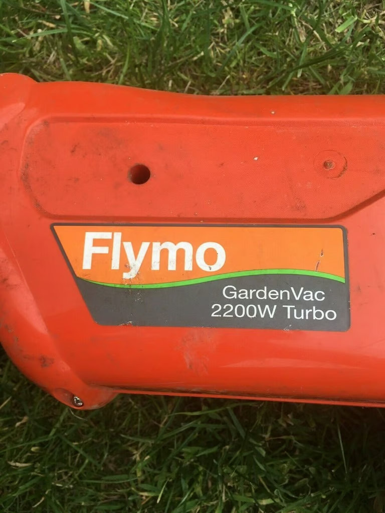 FLYMO GARDEN VAC 2200 TURBO LEAF BLOWER & VACUUM
