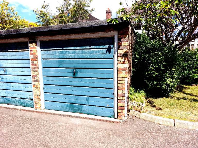 Lock-up garage to rent