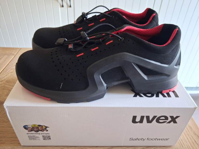 NEW UVEX SAFETY TRAINER SIZE 10
