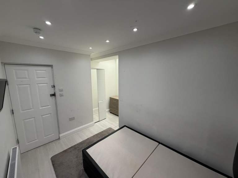 BENEFITS ACCEPTED - Studio Flat Available in Chigwell Redbridge IG6
