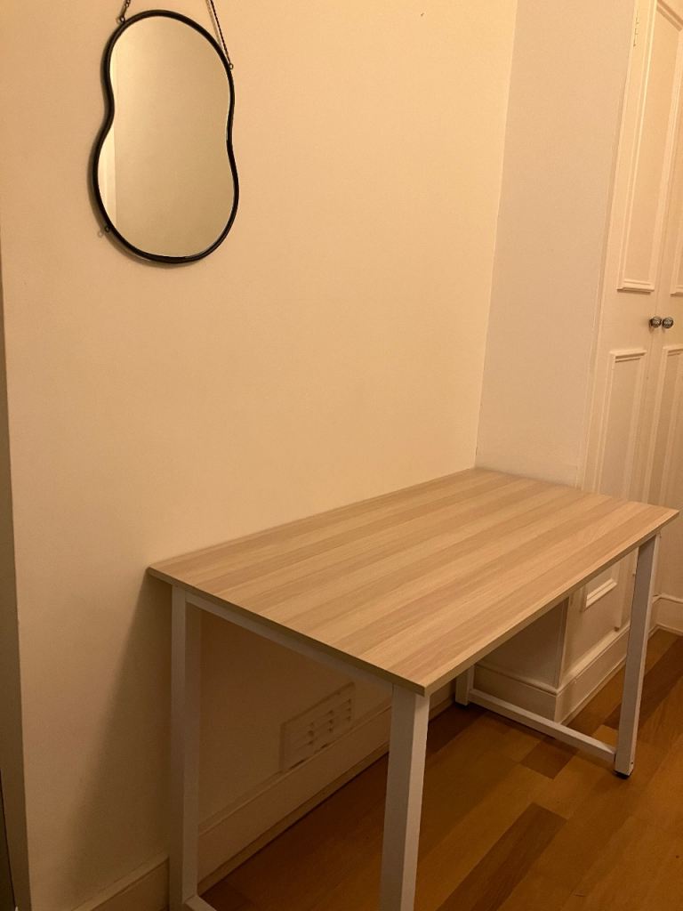 Free desk