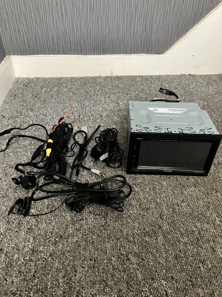 Kenwood DNX5190DABS Reverse camera included 