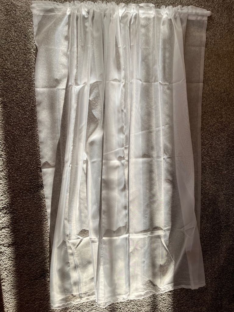 Voile curtain and extendable tension rod