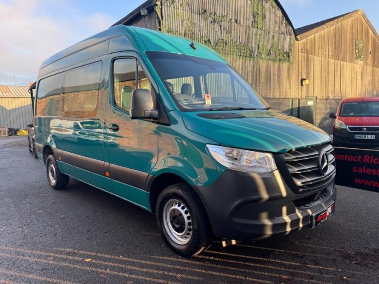  Mercedes-Benz Sprinter SPRINTER 2.1L 314CDI 3.5t H2 L2 RWD WINDOW COMBI CREW
