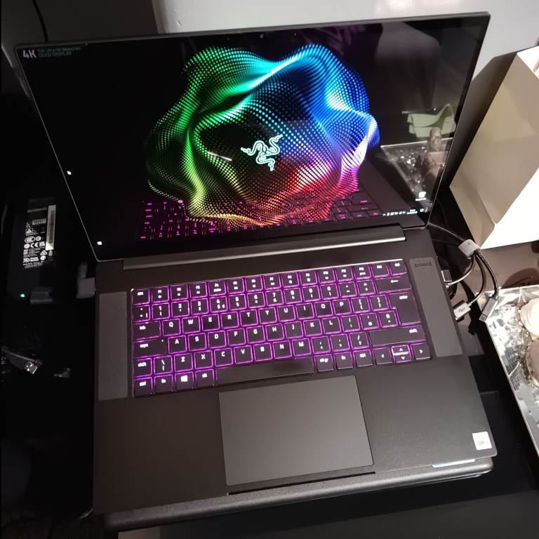 Razer Blade 15 4K OLED 16gb ram 512gb SSD RTX 2070 MAX-Q Gaming Laptop 
