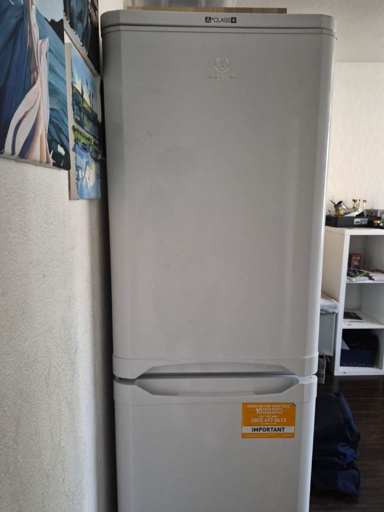  Indesit fridge.