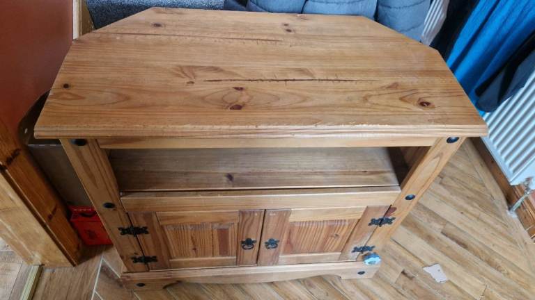 Large wooden cabinet/tv stand 