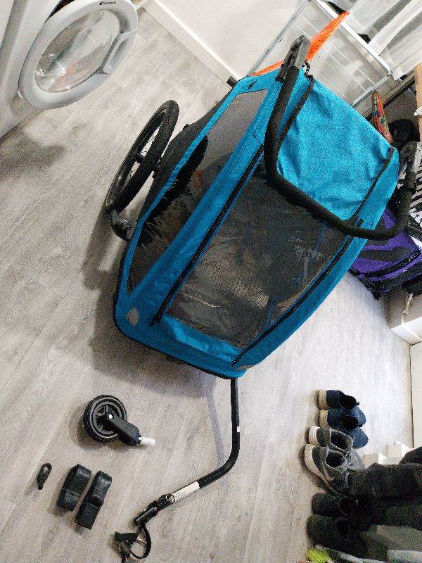 Child bike trailer