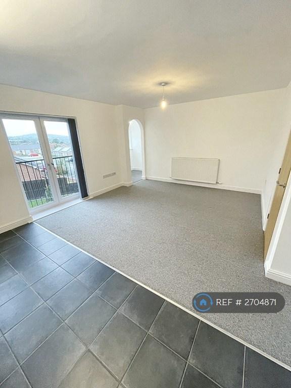 2 bedroom flat in Berwig Court, Coedpoeth, Wrexham, LL11 (2 bed) (#2704871)