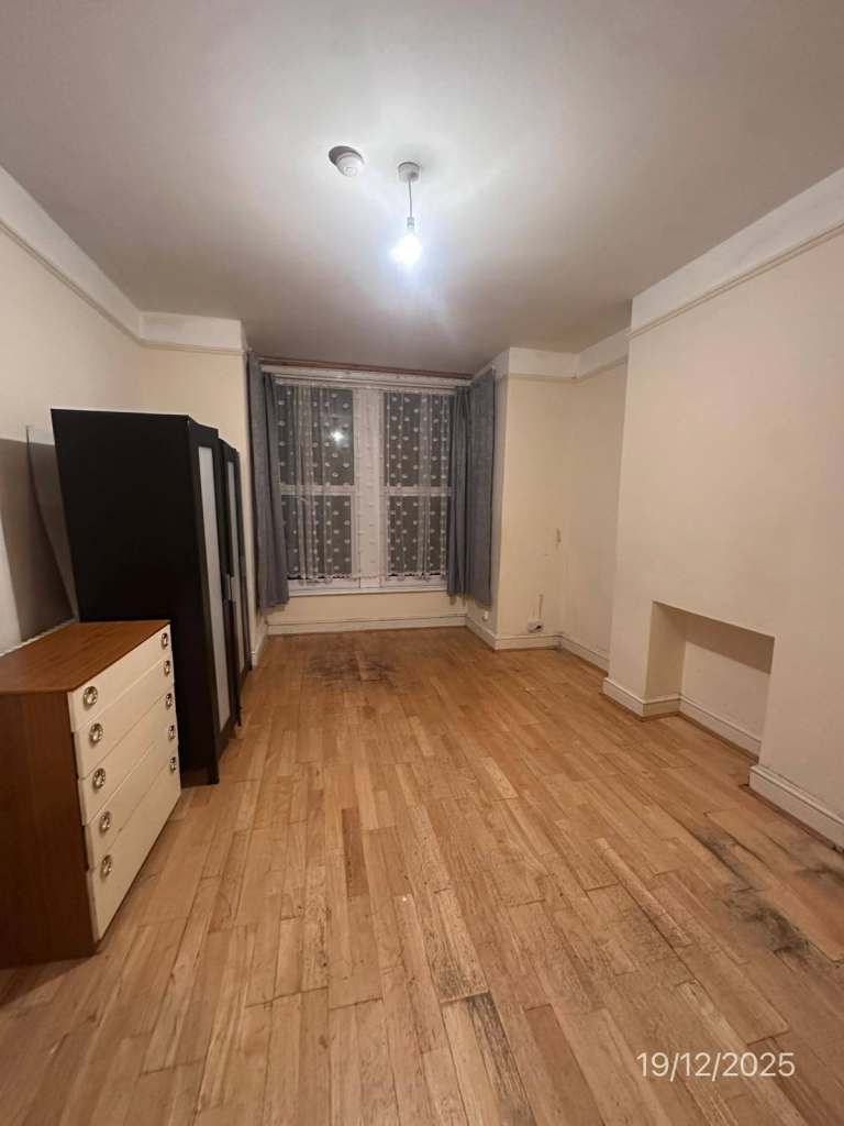 2 Bedroom Ground floor flat - Mayfair avenue IG1 3DJ