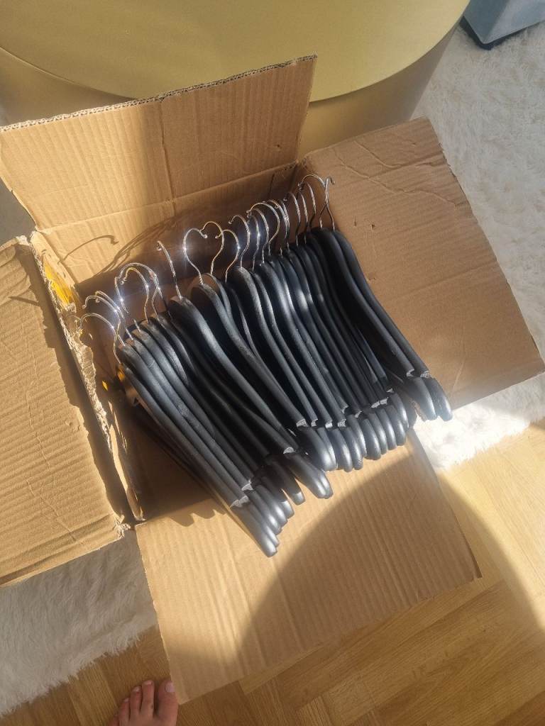 Black Wooden Clothes Hangers wth Clips – As Good As New