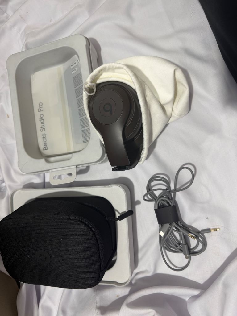 Beats stodio Pro ANC Over ear wireless Headphone Brown 