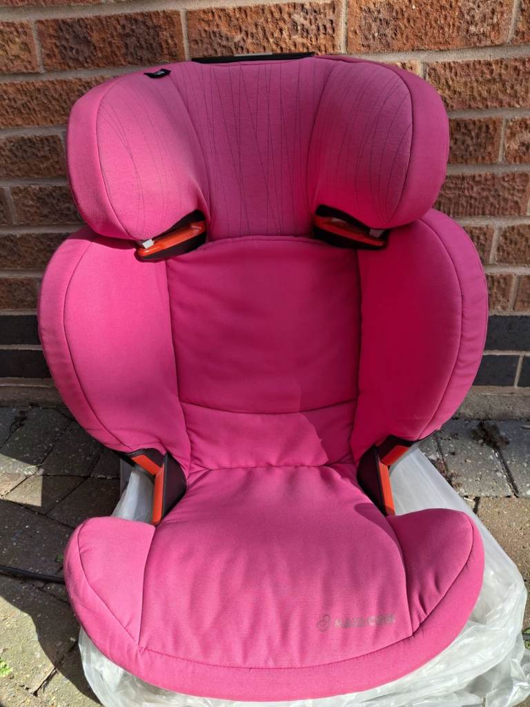 Childs car seat for 9 months & upwards maxi cosy