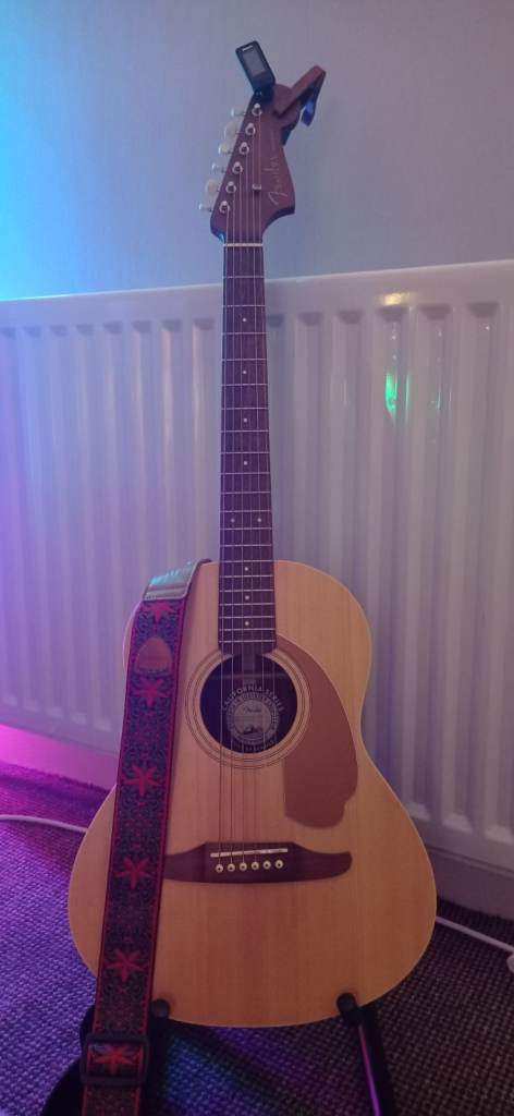 Fender Sonoran Mini Acoustic Guitar with Capo and Strap – Excellent Condition