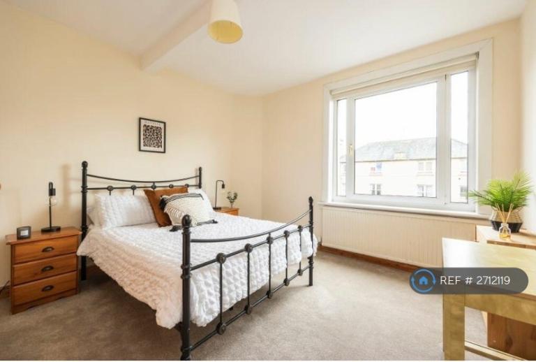 2 bedroom flat in Prestonfield Terrace, Edinburgh, EH16 (2 bed) (#2712119)