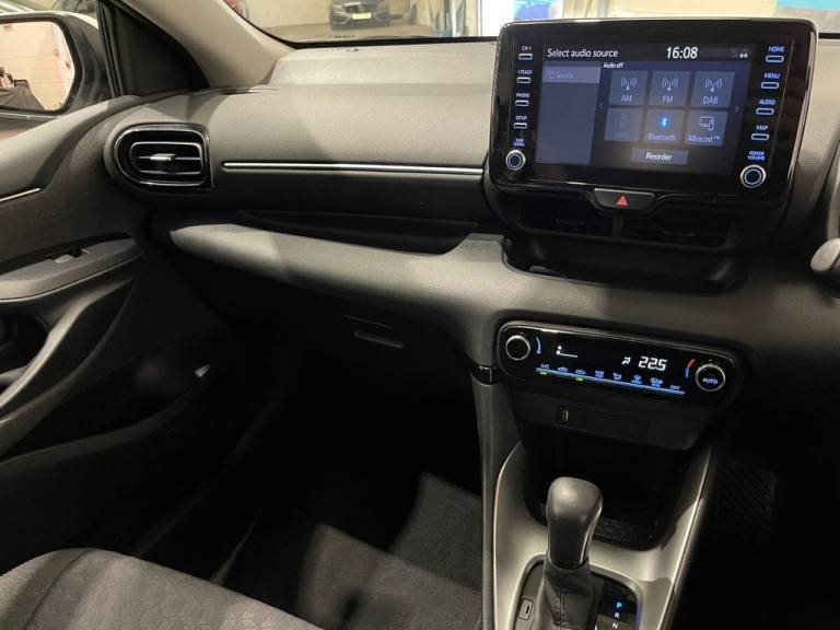 2022 Toyota Yaris 1.5 VVT-h Design Hatchback 5dr Petrol Hybrid E-CVT Euro 6 (s/s) (116 ps) Hatchb...