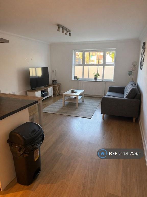 2 bedroom flat in Walter Mead Close, Ongar, CM5 (2 bed) (#1287593)