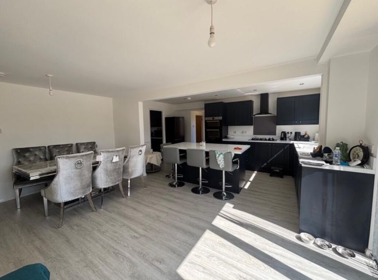 Two double rooms for rent available in Bedford near town centre.