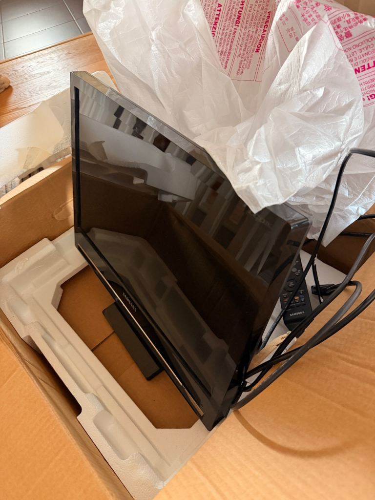 Samsung SyncMaster 22" Multi-media LCD Monitor - Good Condition