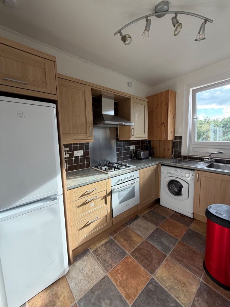 Spacious Room for Students– Bills Included – Edinburgh