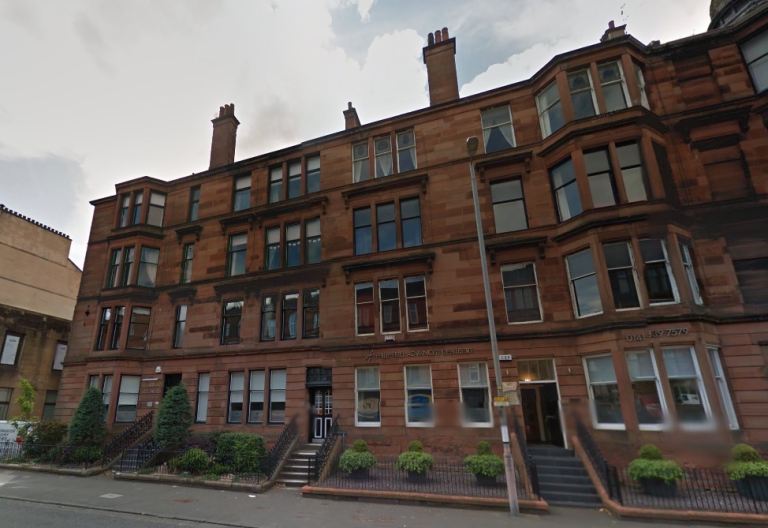 Large traditional red sandstone 5 bedrooms HMO flat in a great position on Hyndland Road