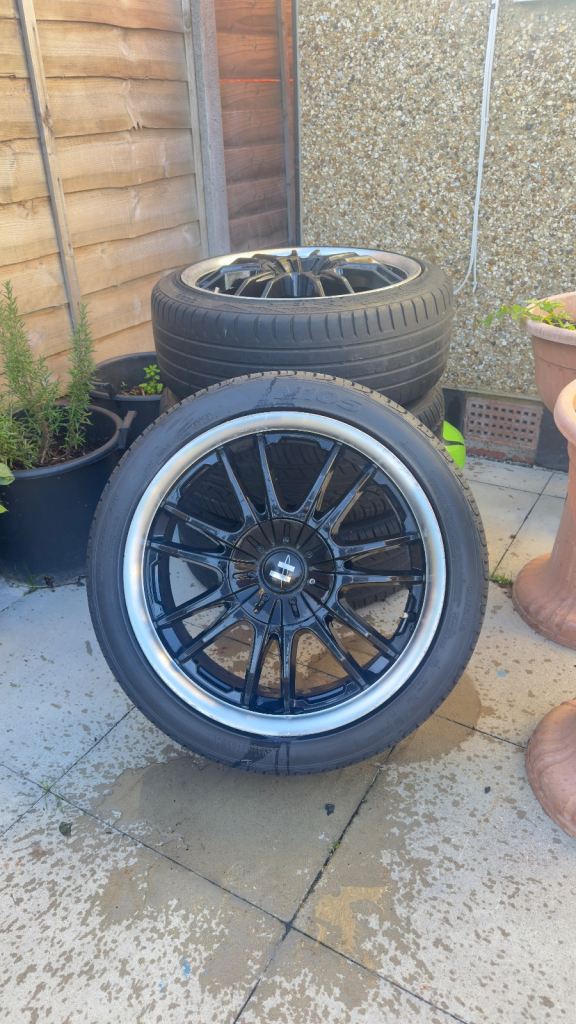 17” alloy wheels 