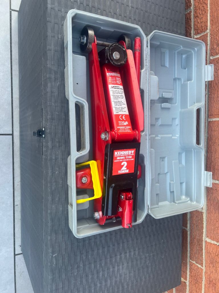 Hydraulic two ton jack