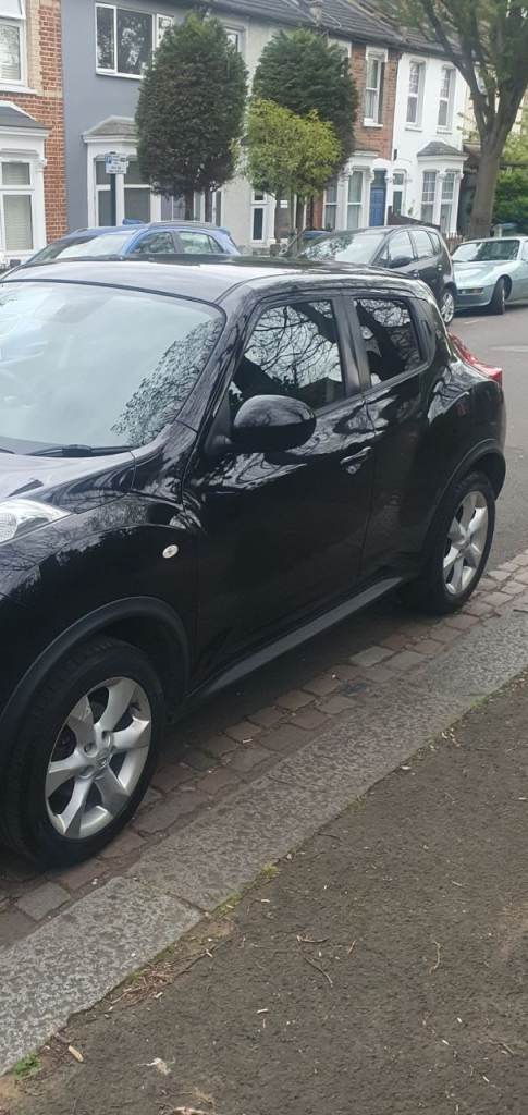 Nissan Juke Black 1.6 patrol