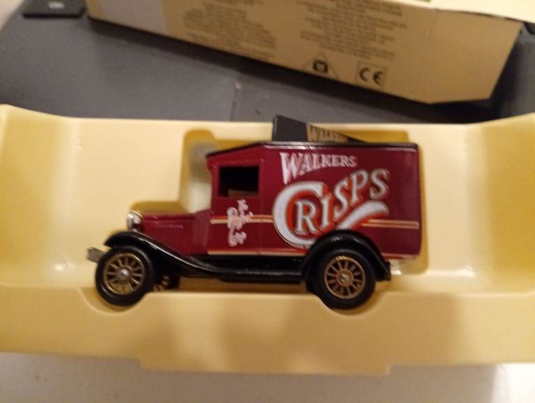 Walkers Crisps Vintage Van Model - Red Die-Cast Toy