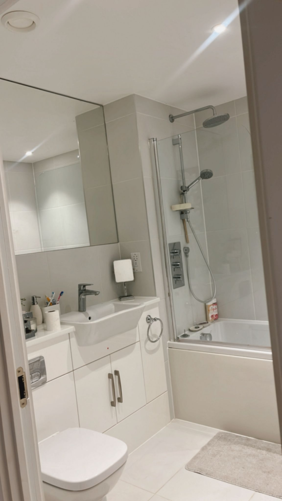 Spacious and Cosy Double Room for Rent in - SS14 3TZ