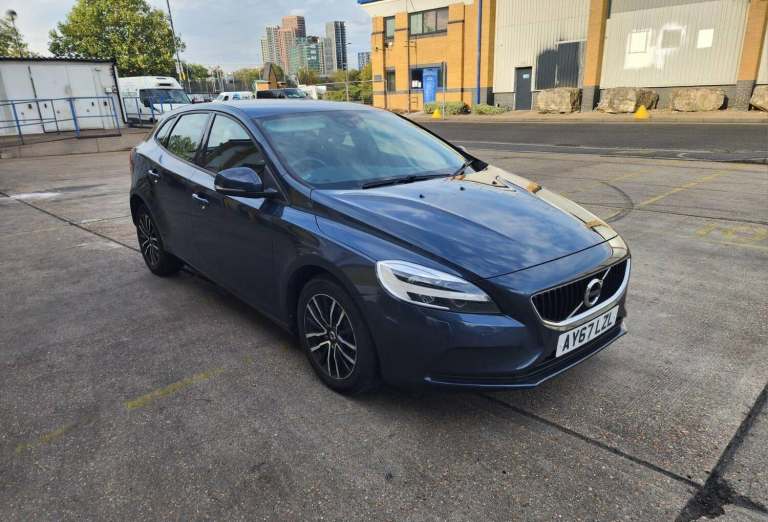 2017 Volvo V40 2.0 T2 Momentum Euro 6 (s/s) 5dr HATCHBACK Petrol Manual