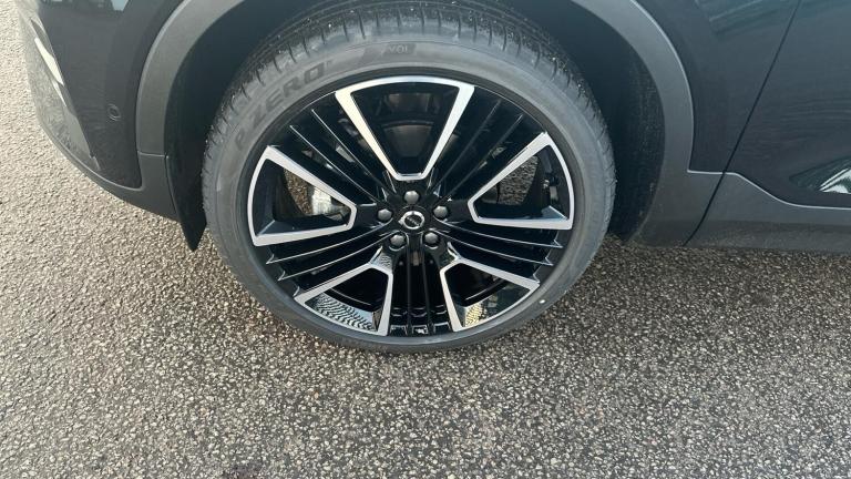  Volvo XC40 2.0 B4 MHEV Ultra Bright DCT Auto Euro 6 (s/s) 5dr Petrol/Electric Hybrid Automatic