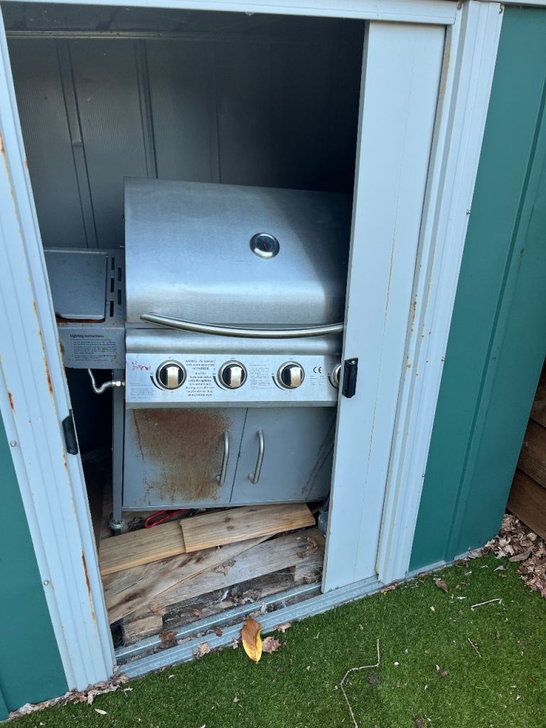 Gas BBQ - Good for Spares or Repair